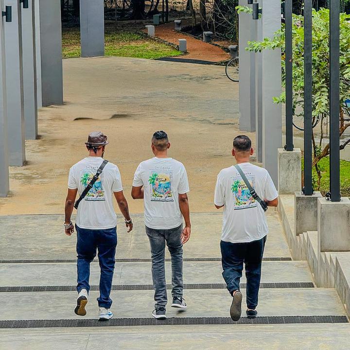 About Us - Glimpse of Lanka