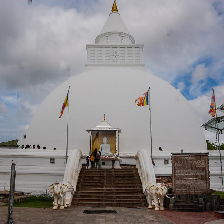 Day 14 – Katharagama Sacred Day